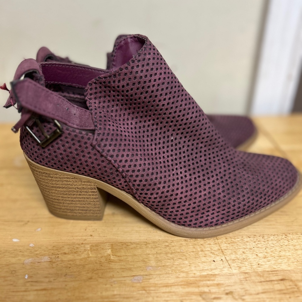 Qupid Purple‎ Ankle Booties with Chunky Heel size 7.5